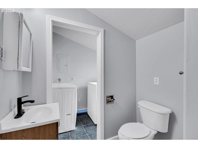 14125 Se DIVISION St, Portland, OR 97236