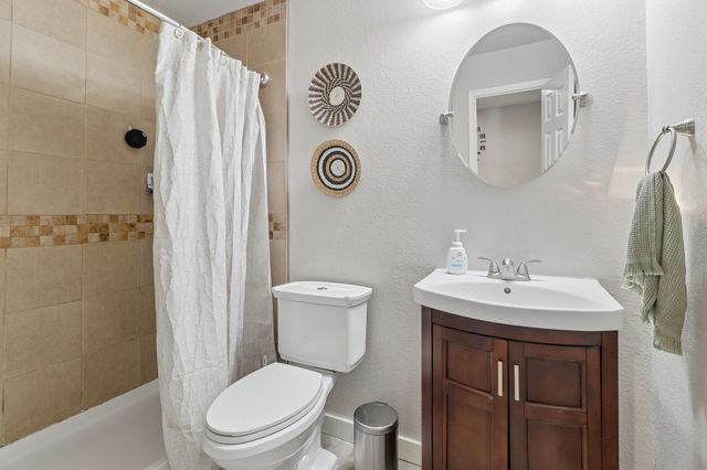302 Lone Star BLVD, Hutto, TX 78634
