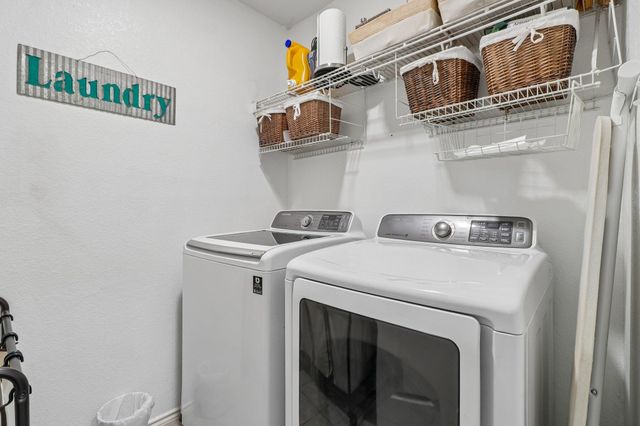302 Lone Star BLVD, Hutto, TX 78634