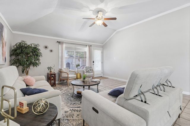 302 Lone Star BLVD, Hutto, TX 78634