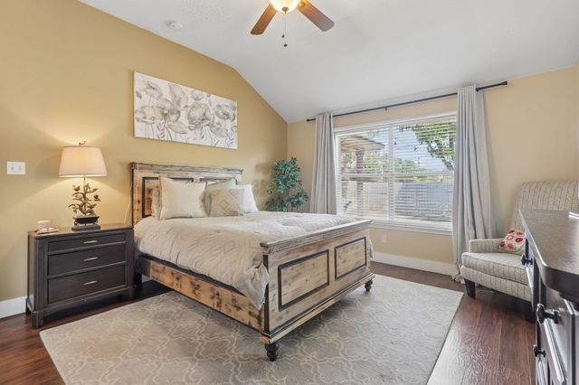 302 Lone Star BLVD, Hutto, TX 78634