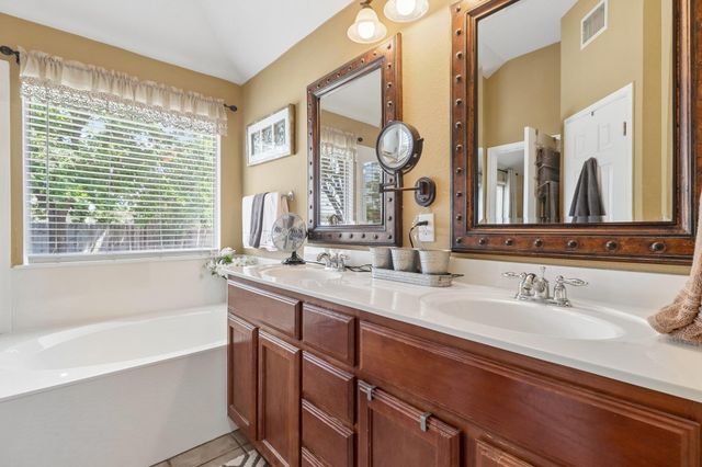302 Lone Star BLVD, Hutto, TX 78634