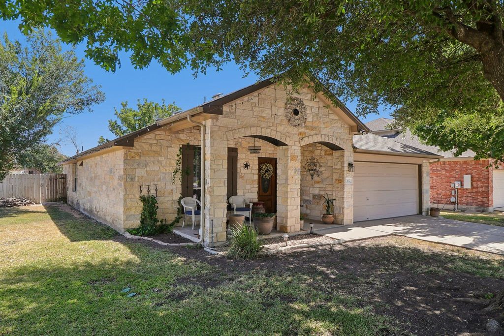 302 Lone Star BLVD, Hutto, TX 78634