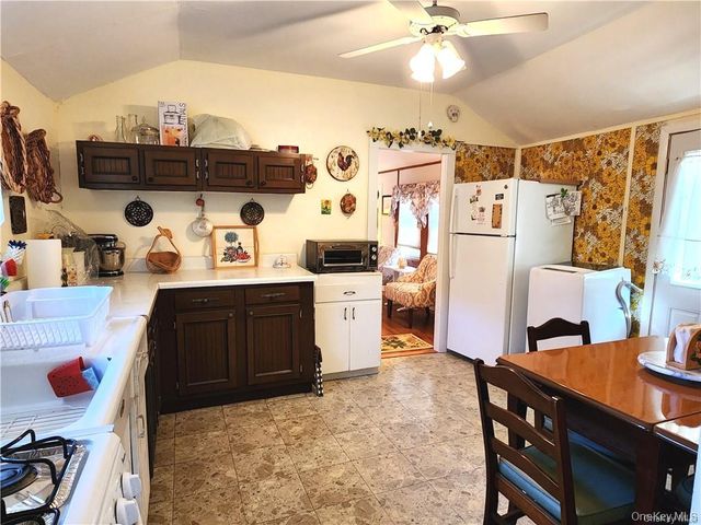 74 E Thompson Place, Smallwood, NY 12778