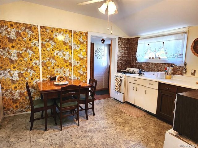 74 E Thompson Place, Smallwood, NY 12778