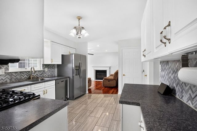 296 Remsen Ave, Woodbridge Twp., NJ 07001