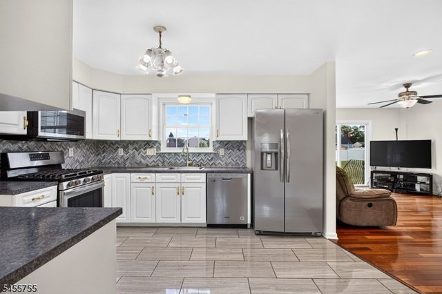 296 Remsen Ave, Woodbridge Twp., NJ 07001