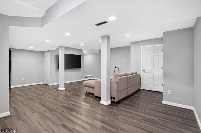 296 Remsen Ave, Woodbridge Twp., NJ 07001