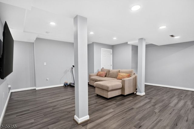 296 Remsen Ave, Woodbridge Twp., NJ 07001