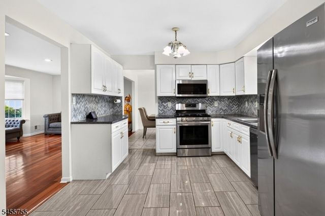 296 Remsen Ave, Woodbridge Twp., NJ 07001
