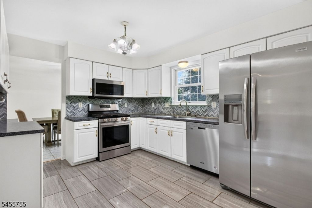 296 Remsen Ave, Woodbridge Twp., NJ 07001