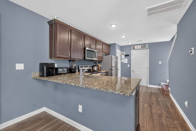 200 Renwick Dr, La Vergne, TN 37086