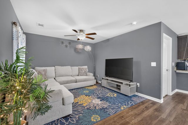 200 Renwick Dr, La Vergne, TN 37086