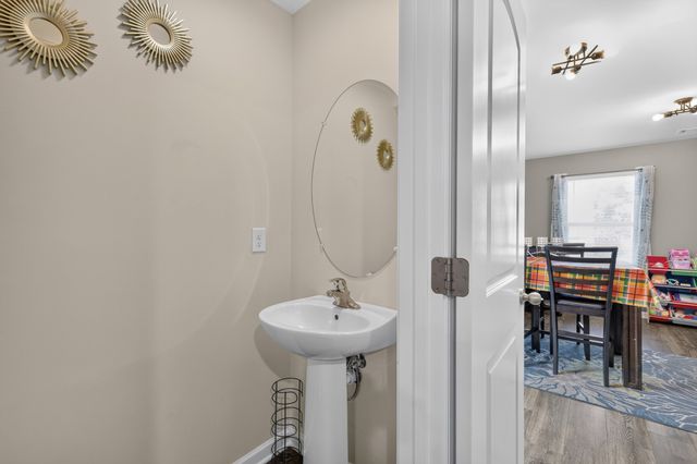 200 Renwick Dr, La Vergne, TN 37086