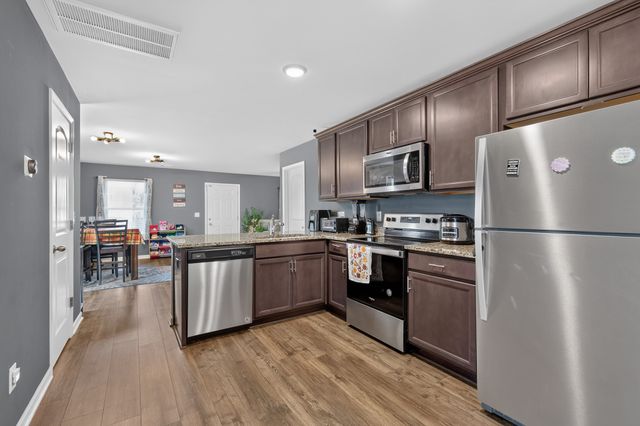 200 Renwick Dr, La Vergne, TN 37086