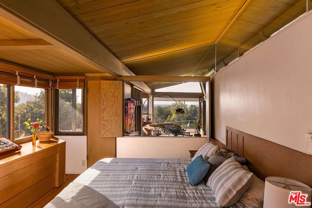 3624 Buena Park Drive, Studio City, CA 91604