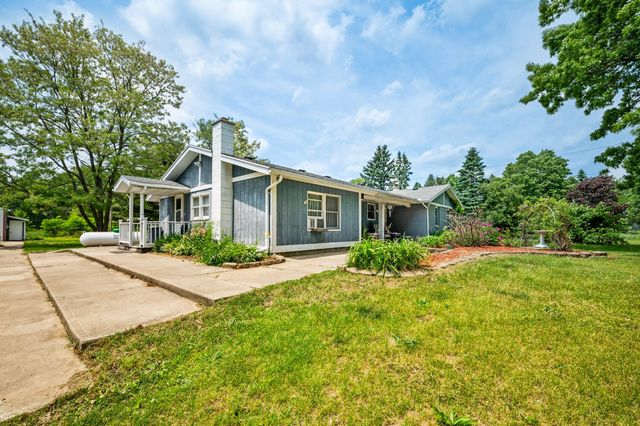 50902 Magician Lake Road, Dowagiac, MI 49047