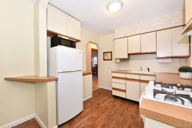 135 Barwick Boulevard, Mineola, NY 11501