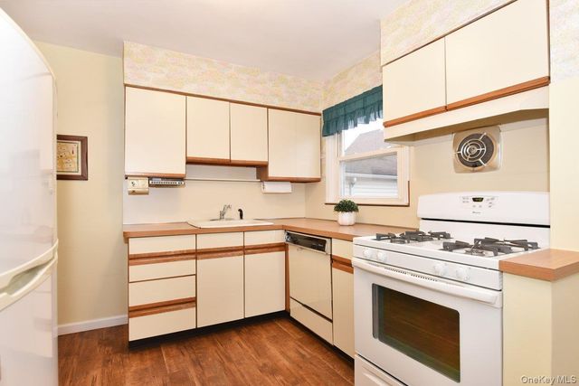 135 Barwick Boulevard, Mineola, NY 11501