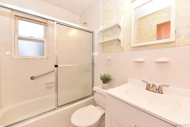 135 Barwick Boulevard, Mineola, NY 11501