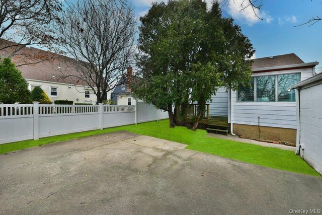 135 Barwick Boulevard, Mineola, NY 11501