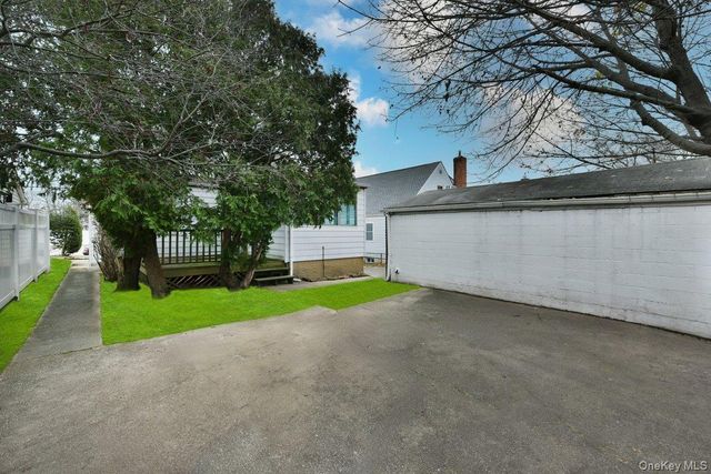 135 Barwick Boulevard, Mineola, NY 11501