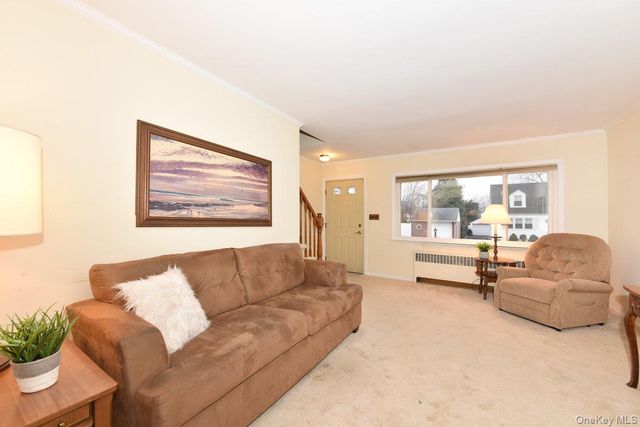 135 Barwick Boulevard, Mineola, NY 11501