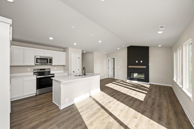 4311 Grover Woods Lane, Des Moines, IA 50317