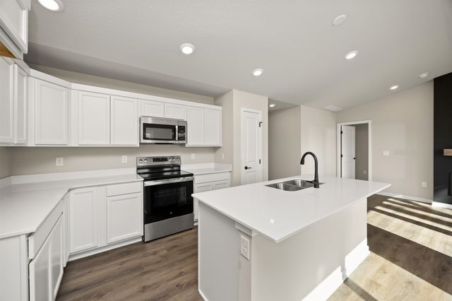 4311 Grover Woods Lane, Des Moines, IA 50317