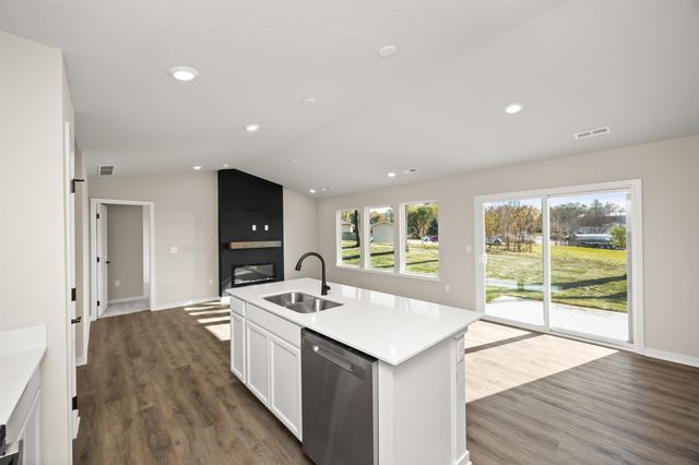 4311 Grover Woods Lane, Des Moines, IA 50317