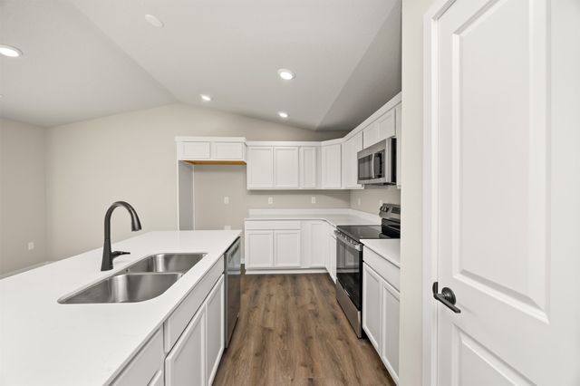 4311 Grover Woods Lane, Des Moines, IA 50317