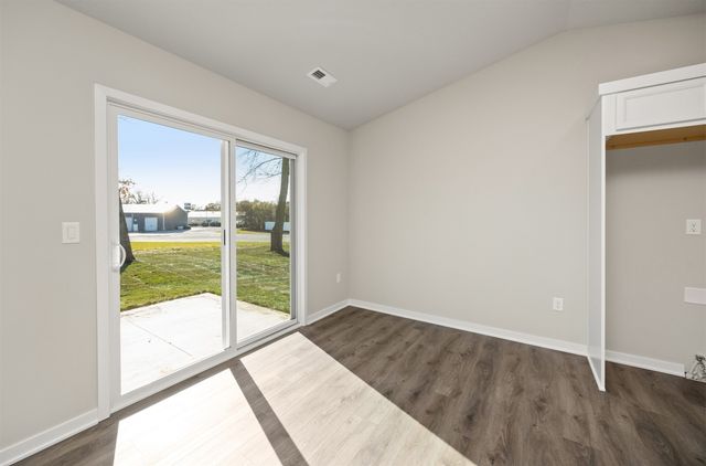 4311 Grover Woods Lane, Des Moines, IA 50317