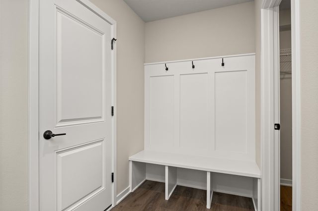 4311 Grover Woods Lane, Des Moines, IA 50317