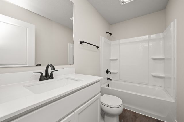 4311 Grover Woods Lane, Des Moines, IA 50317