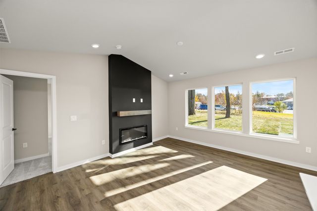 4311 Grover Woods Lane, Des Moines, IA 50317