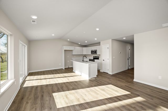 4311 Grover Woods Lane, Des Moines, IA 50317