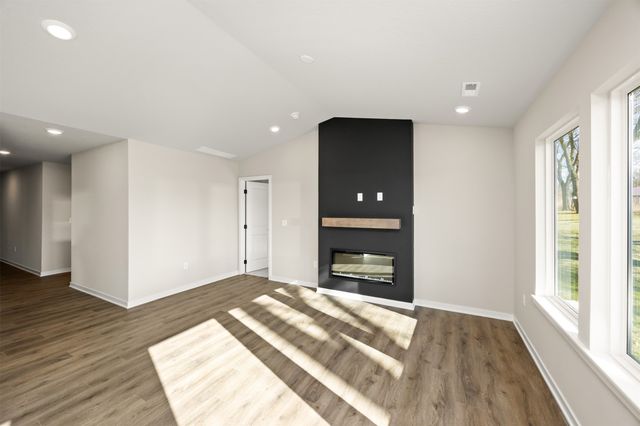 4311 Grover Woods Lane, Des Moines, IA 50317