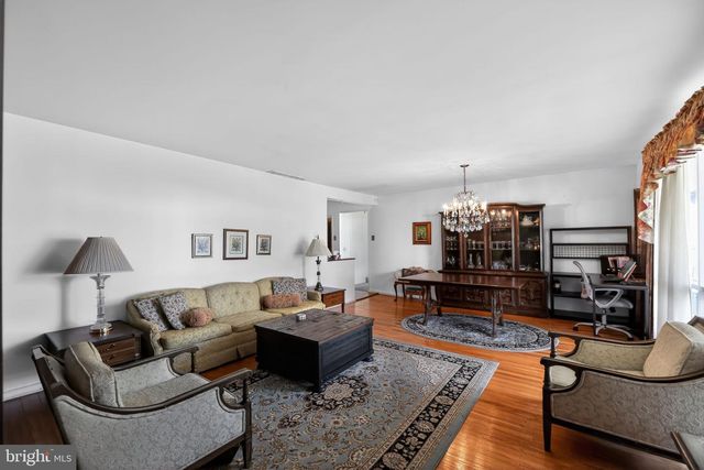 1103 W VALLEYBROOK RD, Cherry Hill, NJ 08034