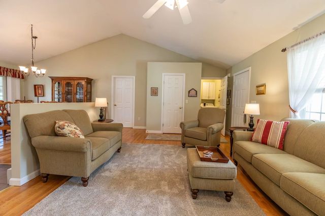 42 South Road, Swanzey, NH 03446