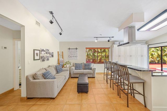 18910 W Oakmont, Hialeah, FL 33015