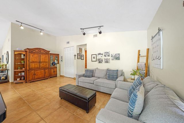 18910 W Oakmont, Hialeah, FL 33015