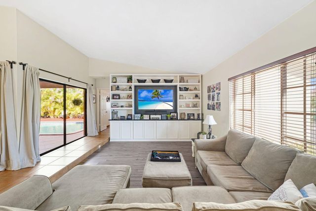 18910 W Oakmont, Hialeah, FL 33015