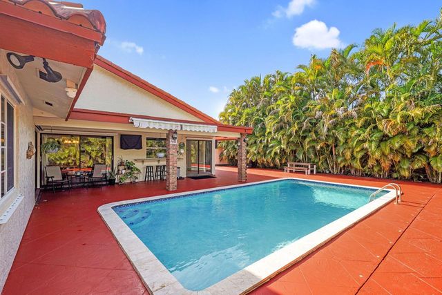 18910 W Oakmont, Hialeah, FL 33015