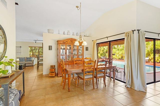 18910 W Oakmont, Hialeah, FL 33015