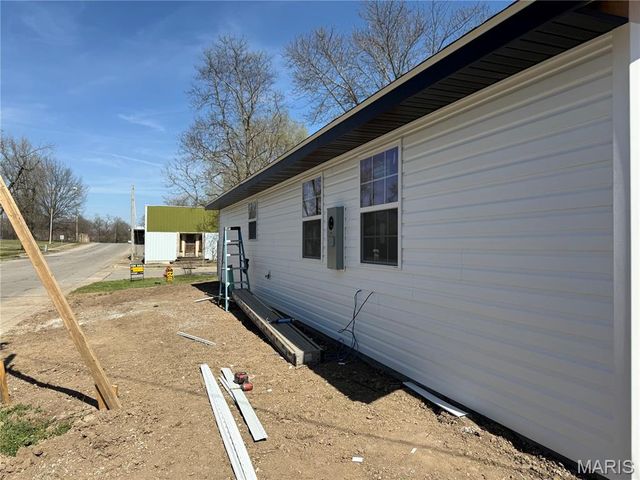 387 Harrison Avenue, Lebanon, MO 65536