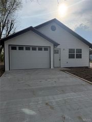 387 Harrison Avenue, Lebanon, MO 65536