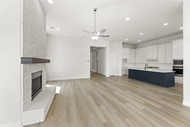 2613 Lee Street, Burleson, TX 76028