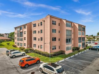 2841 Somerset Dr 105, Lauderdale Lakes, FL 33311