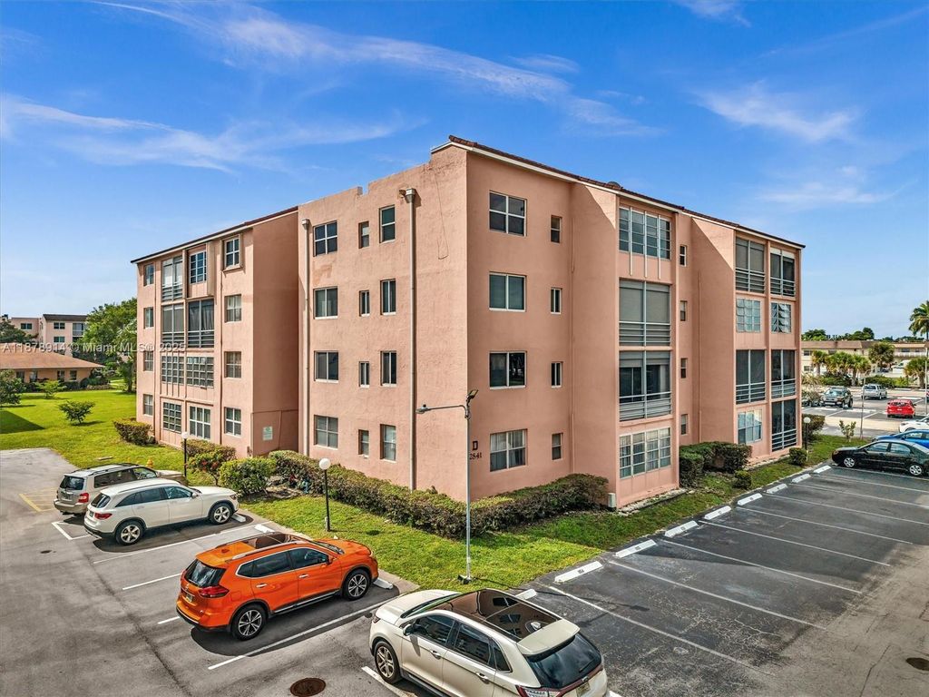 2841 Somerset Dr 105, Lauderdale Lakes, FL 33311