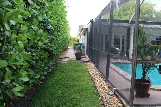 14544 SW 76th St, Miami, FL 33183